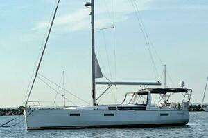 2017 Beneteau Oceanis 45 thumbnail 1