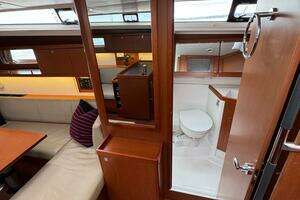 2017 Beneteau Oceanis 45 thumbnail 61