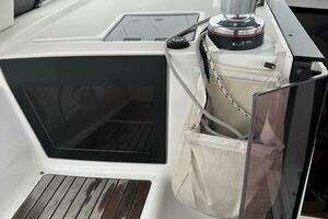 2017 Beneteau Oceanis 45 thumbnail 24