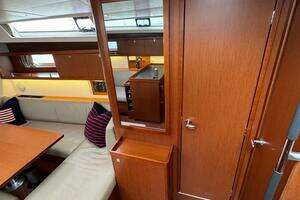 2017 Beneteau Oceanis 45 thumbnail 60