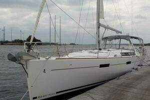 2017 Beneteau Oceanis 45 thumbnail 13