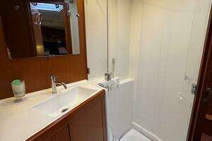 2017 Beneteau Oceanis 45 thumbnail 59