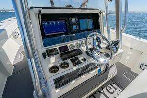 2018 SeaVee 370 Z thumbnail 16