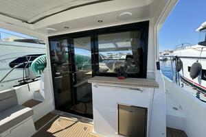 31FT (9.7M) SEALINE Worth Avenue Yachts
