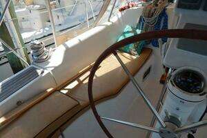 2004 Beneteau 373 thumbnail 21