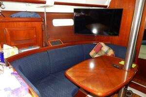 2004 Beneteau 373 thumbnail 5