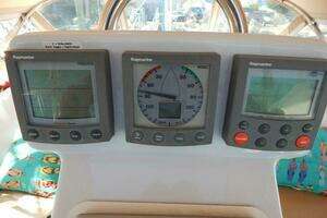 2004 Beneteau 373 thumbnail 23