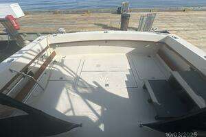 1985 Pursuit 3100 Open thumbnail 16