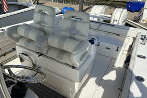 32ft Boston Whaler Yacht For Sale