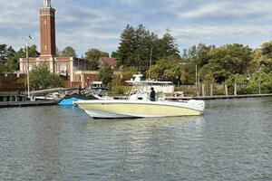 32ft Boston Whaler Yacht For Sale