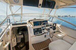 2006 Grady-White 330 Express thumbnail 2