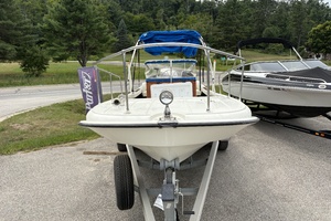 21ft Boston Whaler Yacht For Sale
