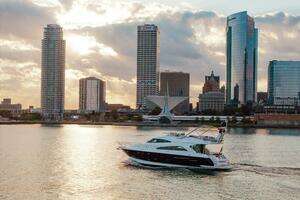2011 Fairline 65 Squadron thumbnail 3