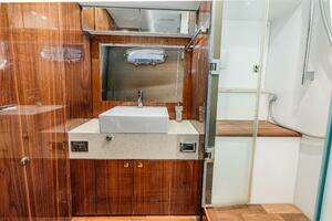 2011 Fairline 65 Squadron thumbnail 48