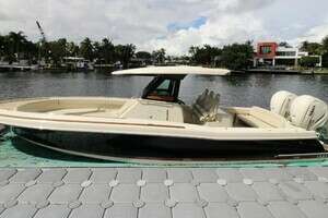 34-ft-Chris-Craft-2020-Catalina 34-Lilaia-Fort Lauderdale Florida United States yacht for sale