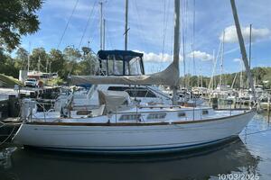 35' Bristol starboard profile