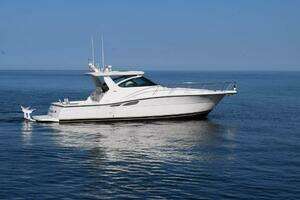 DIVERSVACATION 2006 Tiara Yachts 4200 Open Yacht For Sale in Montague MI