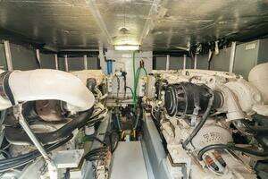 2001 Sea Ray 540 Cockpit Motor Yacht thumbnail 38