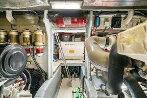 2001 Sea Ray 540 Cockpit Motor Yacht thumbnail 39