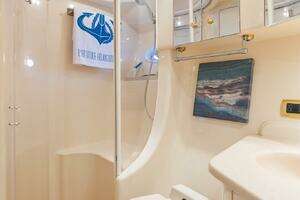 2001 Sea Ray 540 Cockpit Motor Yacht thumbnail 31
