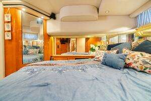 2001 Sea Ray 540 Cockpit Motor Yacht thumbnail 35