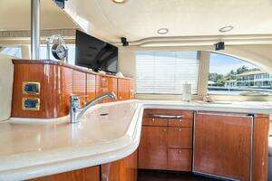 2001 Sea Ray 540 Cockpit Motor Yacht thumbnail 24
