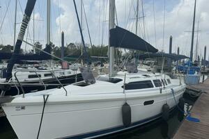 Gingerly 33ft Hunter Yacht For Sale