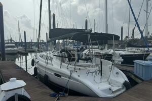 Gingerly 33ft Hunter Yacht For Sale