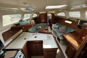 Gingerly 33ft Hunter Yacht For Sale