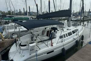 Gingerly 33ft Hunter Yacht For Sale
