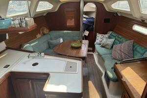 Gingerly 33ft Hunter Yacht For Sale