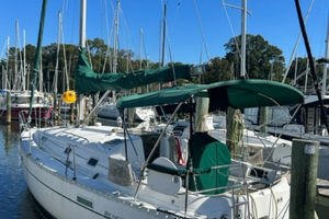 LIL NONIE III 33ft Beneteau Yacht For Sale