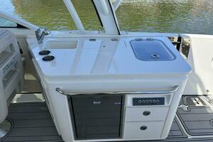 32ft Boston Whaler Yacht For Sale