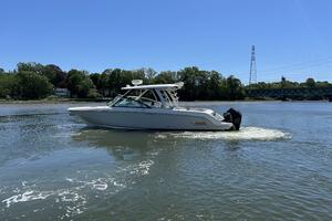 32ft Boston Whaler Yacht For Sale