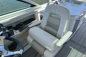 32ft Boston Whaler Yacht For Sale