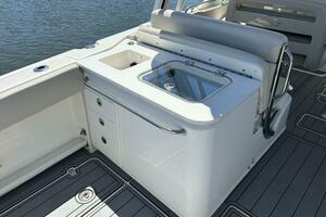 32ft Boston Whaler Yacht For Sale