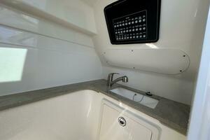 32ft Boston Whaler Yacht For Sale