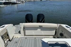 32ft Boston Whaler Yacht For Sale