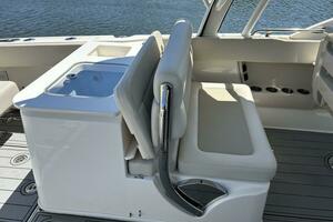 32ft Boston Whaler Yacht For Sale
