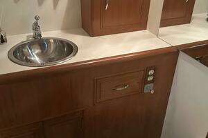 1988 Ocean Alexander 42 Aft Cabin thumbnail 11