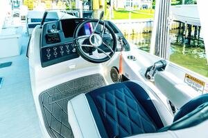 HOLD ON 30ft Bennington Yacht For Sale