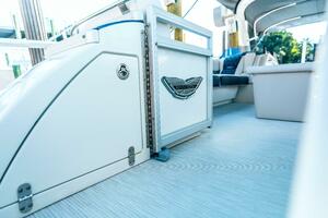 HOLD ON 30ft Bennington Yacht For Sale