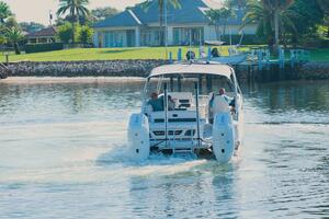 HOLD ON 30ft Bennington Yacht For Sale