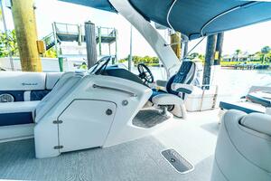 HOLD ON 30ft Bennington Yacht For Sale