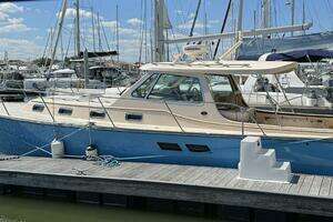 2004 Island Packet 360 Hardtop Express Cruiser thumbnail 1