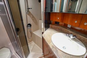 Guest head/vanity