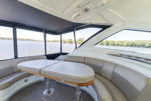 Hi-lo adjustable cockpit table with cushion fillers