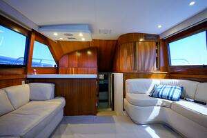 1994 Hatteras 46 Convertible thumbnail 6