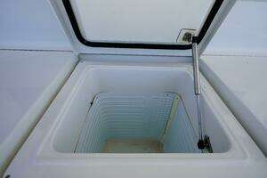 1994 Hatteras 46 Convertible thumbnail 28