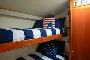 1994 Hatteras 46 Convertible thumbnail 18
